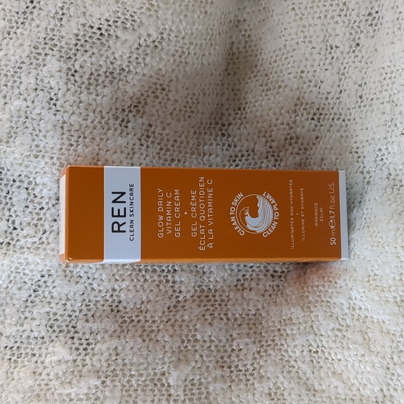 REN Glow Daily Vitamin C Gel Cream, 50ml/1.7fl oz - Picture 4 of 8